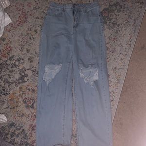 Baggy ripped jeans